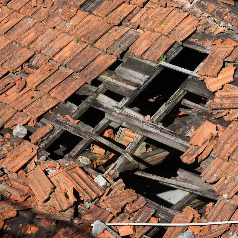 Fuite sur un toit de maison