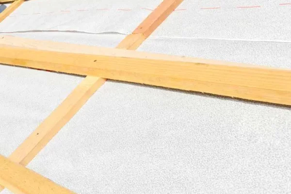 Installation d'un écran de sous toiture